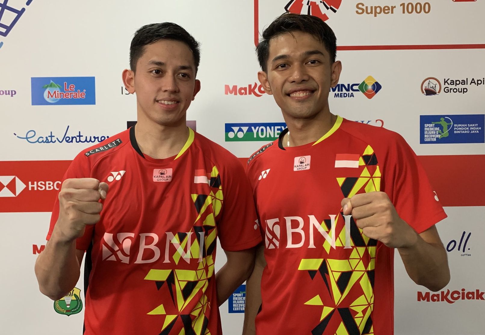 Muhamamad Rian Ardianto (kiri) dan Fajar Alfian (kanan) sukses melenggang ke babak perempat final Indonesia Open 2022.