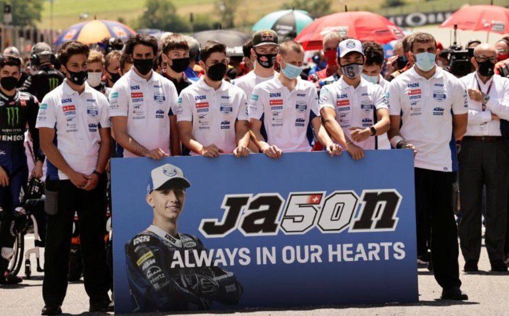 Upacara penghormatan pebalap Moto3 Jason Dupasquier yang meninggal dunia usai kecelakaan di Sirkuit Mugello, Italia.