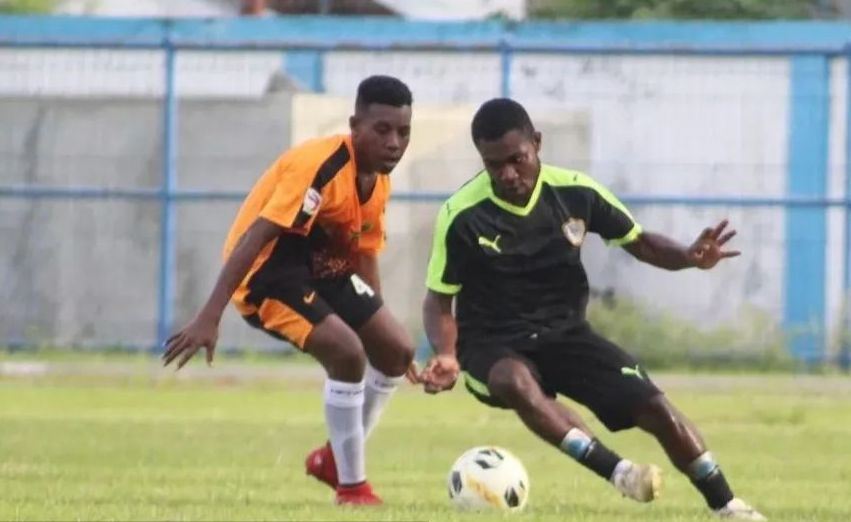 Pertandingan antara SSB Nafri versus Papua United FC pada Liga TopSkor U-16 Papua 2022