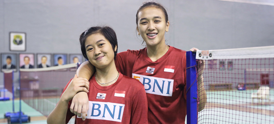 Pemain ganda putri Indonesia, Amalia Cahaya Pratiwi (kiri) dan  Febriana Dwipuji Kusuma (kanan).
