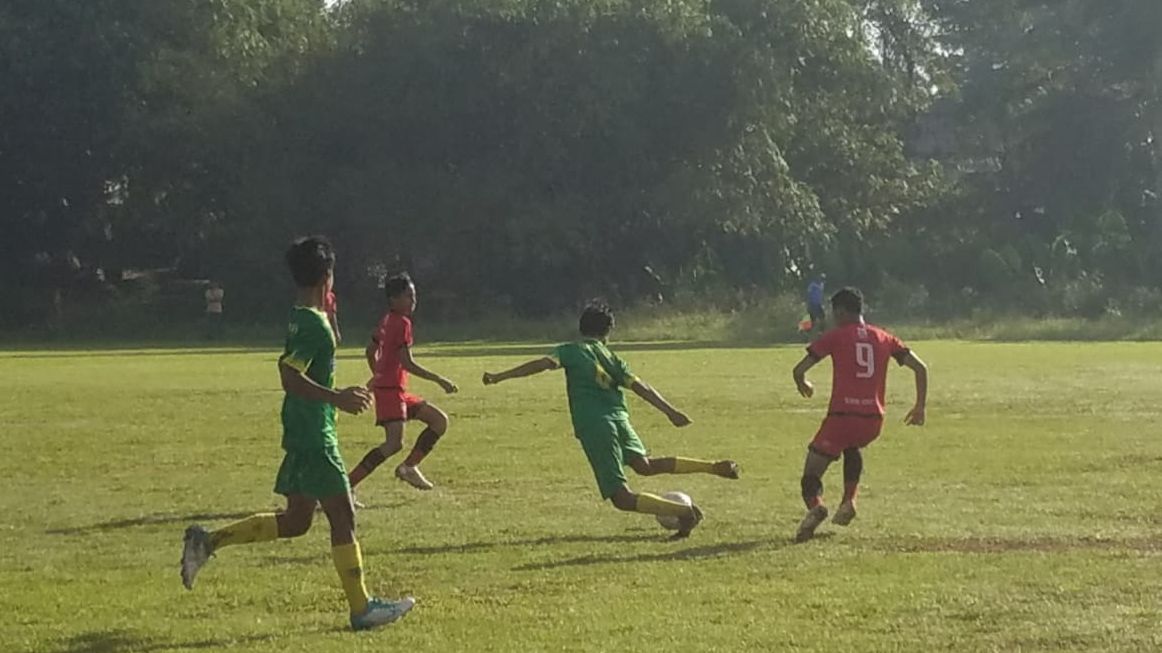 Matador Djoe kalahkan Guns Soccer dengan skor 4-0 di Lapangan Garam, Gunung Sindur, Bogor, Minggu (12/12/2021).