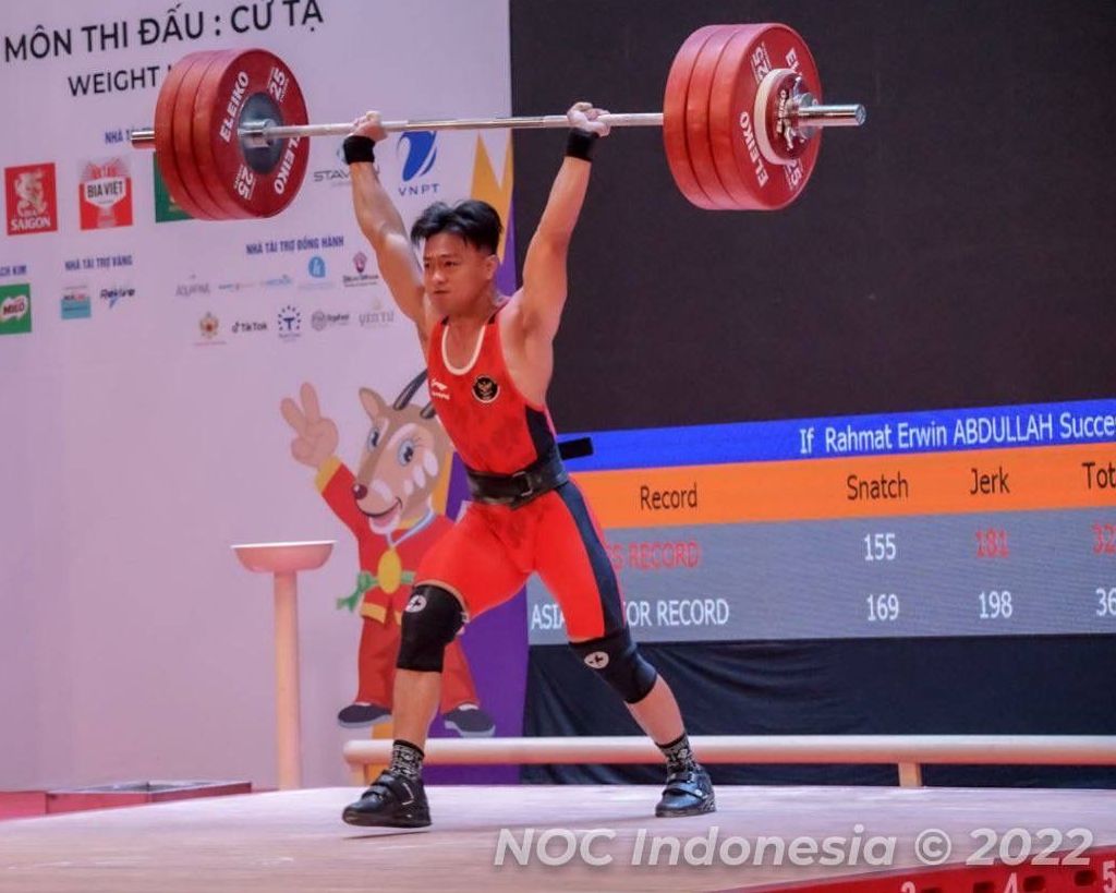 Rahmat Erwin Abdullah saat turun di kelas 73 kg putra cabor angkat besi SEA Games 2021 Vietnam, Sabtu (21/5/2022).
