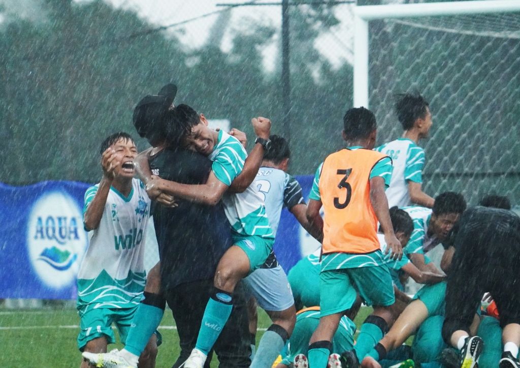 Perayaan kemenangan tim Ocean Stars usai mengalahkan TSI Jakarta di TopSkor Cup Nasional U-16 2022
