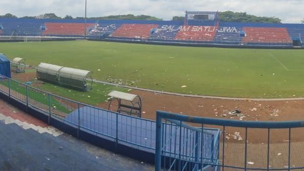 Kondisi Stadion Kanjuruhan usai kerusuhan yang terjadi pada 1 Oktober 2022.