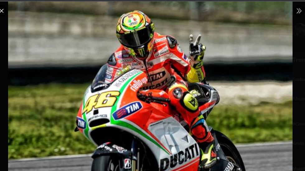 Legenda MotoGP, Valentino Rossi, saat masih berseragam Ducati.