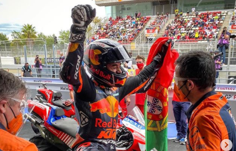 Ekspresi pembalap KTM, Miguel Oliveira, usai memenangi MotoGP Catalunya 2021.