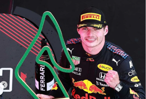 Max Verstappen (Red Bull Racing) berpose usai menjuarai GP Styria 2021, Minggu (27/6/2021).