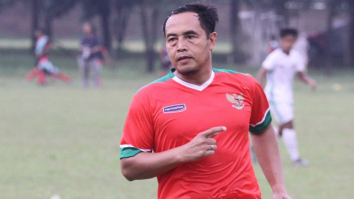 Gendut Doni Christiawan, striker timnas Indonesia pada Piala AFF 2000 dan 2002. Gendut Doni juga pernah membawa Persija menjuarai turnamen di Brunei pada 2001.