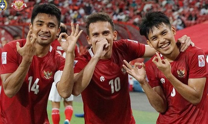 Selebrasi winger timnas Indonesia, Egy Maulana Vikri (tengah) usai mencetak gol ke gawang Singapura pada laga leg kedua semifinal Piala AFF 2020, Sabtu (25/12/2021).