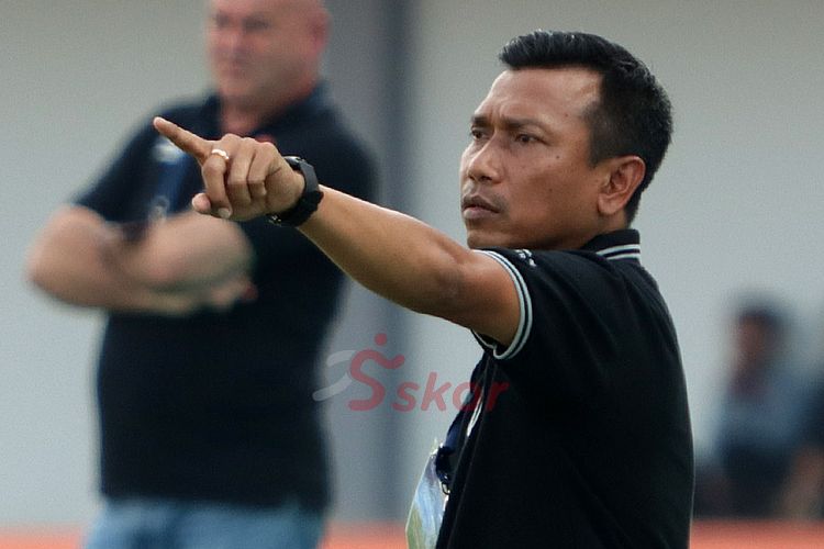 Widodo Cahyono Putra saat mendampingi Persita Tagerang dalam pertandingan Liga 1 2020 di Stadion Sport Center, Kelapa Dua, Tangerang pada Maret 2020.