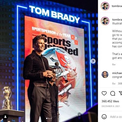 Tom Brady menerima penghargaan  Sports Illustrated Sportsperson of the Year pada akhir tahun 2021.