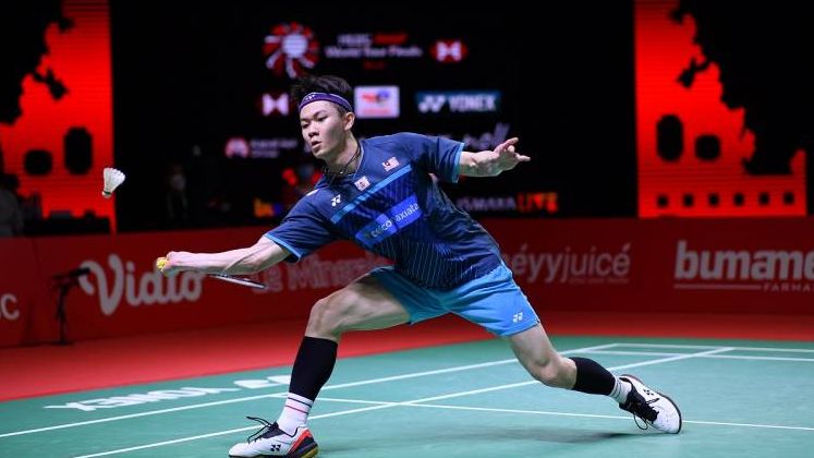Aksi Lee Zii Jia dalam salah satu turnamen Indonesia Badminton Festival 2021 yang digelar di Nusa Dua, Bali pada Desember tahun lalu.