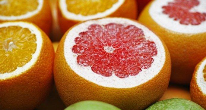 Ilustrasi grapefruit atau jeruk bali.