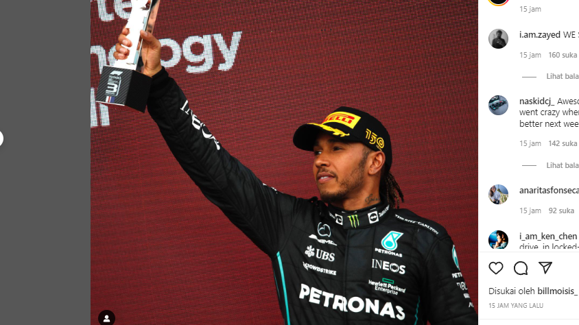 Pembalap Mercedes, Lewis Hamilton, meraih podium ketiganya musim ini di Sirkuit Silverstone, Inggris.
