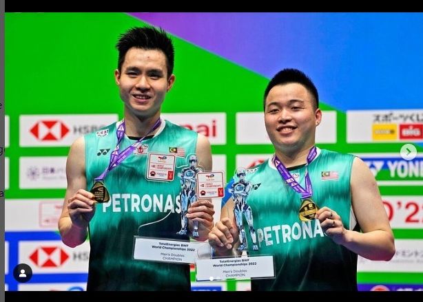 Pasangan ganda putra Malaysia, Aaron Chia (kanan) dan Soh Wooi Yik (kiri) yang menjadi juara dunia 2022.