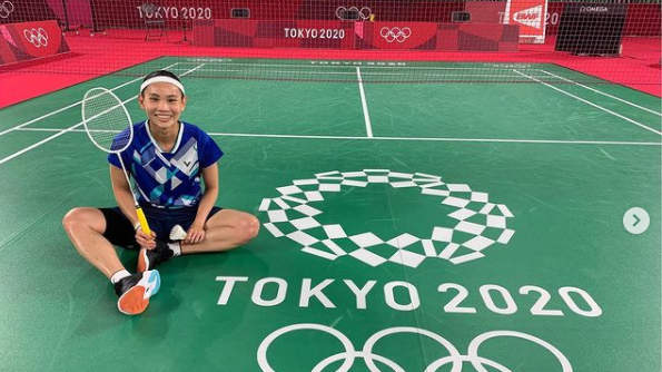 Tai Tzu Ying, tunggal putri Taiwan, ketika berpose di lapangan Olimpiade Tokyo.