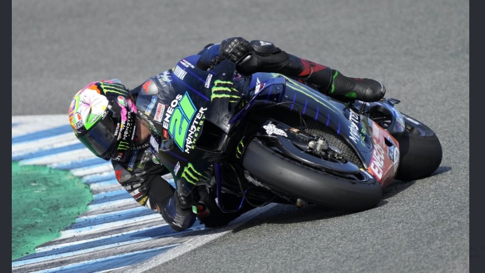 Franco Morbidelli saat memacu motor Yamaha YZR-M1 dalam sesi tes MotoGP yang berlangsung di Sirkuit Jerez, Spanyol pada 19 November 2021.