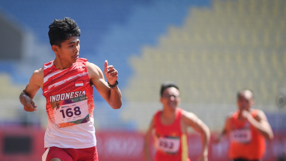 Atlet para atletik Indonesia, Saptoyogo Purnomo (kiri).