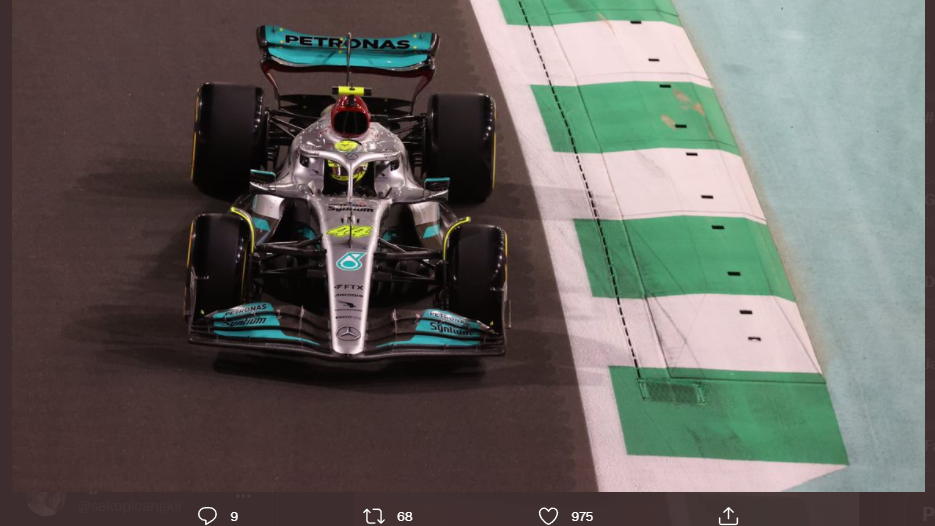Pembalap Mercedes, Lewis Hamilton, beraksi di rangkaian GP Arab Saudi, akhir pekan lalu.