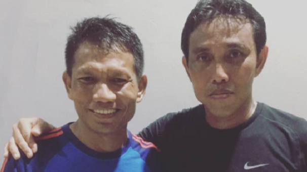 Muhammad Affan Lubis (kiri), mantan pemain PSMS Medan, bersama Bima Sakti, yang kini melatih Indonesia U-16.