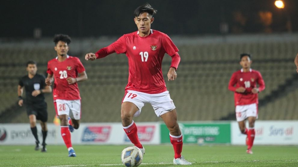 Aksi pemain timnas U-23 Indonesia, Hanis Sagara dalam laga kontra Tajiskitan pada 19 Oktober 2021.