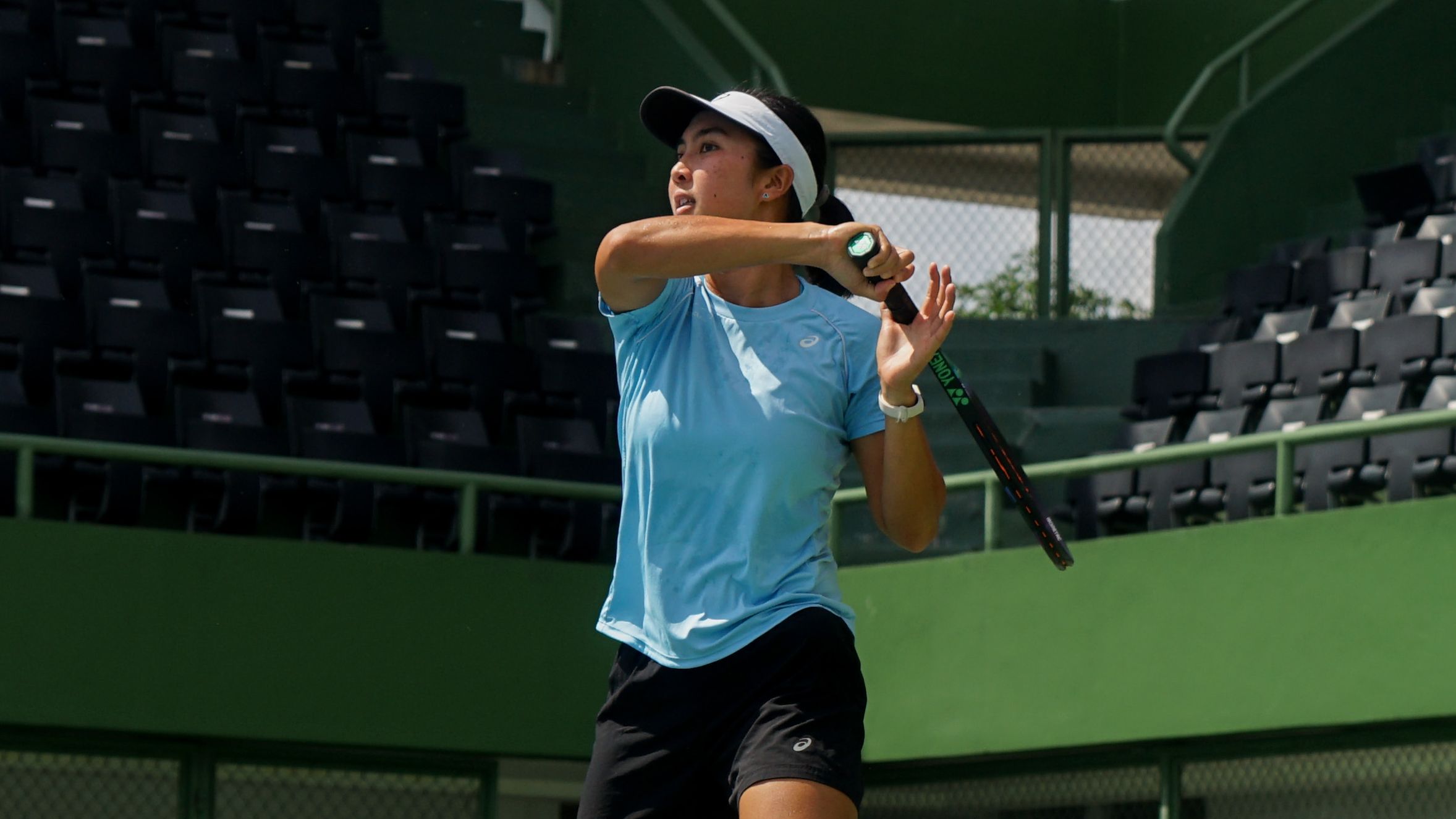 Petenis putri Indonesia, Aldila Sutjiadi, tengah menjalani karier di luar negeri dengan mengikuti sejumlah turnamen ITF maupun WTA.