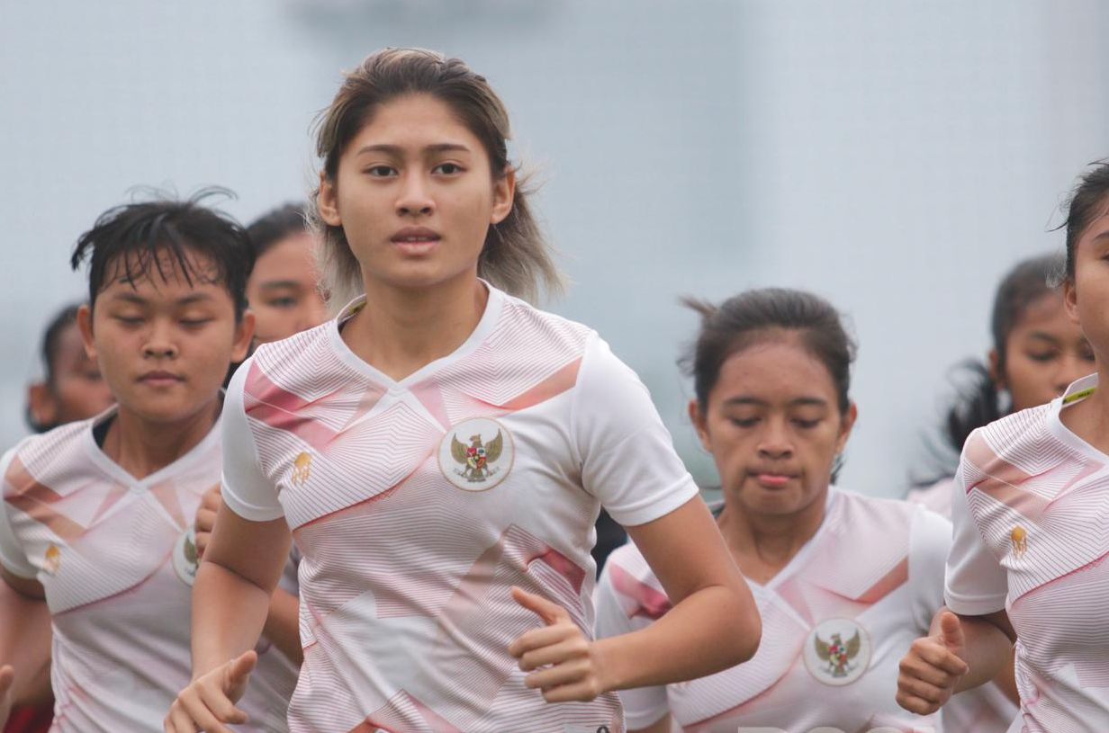 Penyerang timnas putri Indonesia, Zahra Muzdalifah pada pemusatan latihan Juni-Juli 2021.