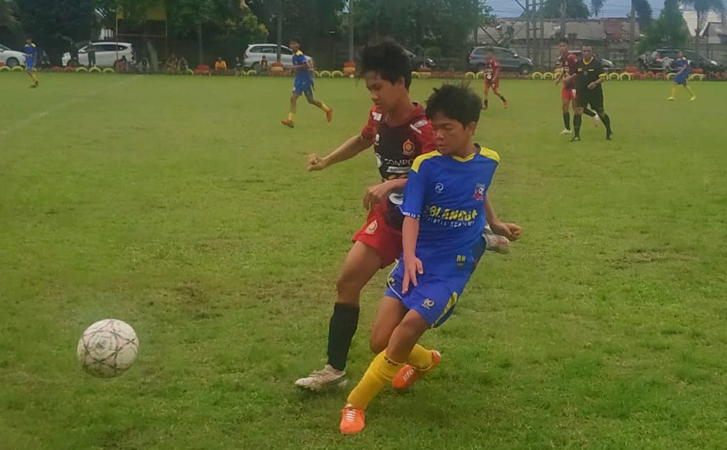 Pertandingan tunda grup Top Liga TopSkor U-13 divisi utama, Erlangga FC vs ASIOP.
