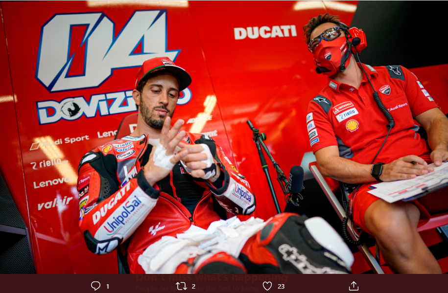 Pembalap Tim Ducati, Andrea Dovizioso (kiri), berharap Ducati memiliki performa stabil di setiap sirkuit, termasuk di Aragon. 