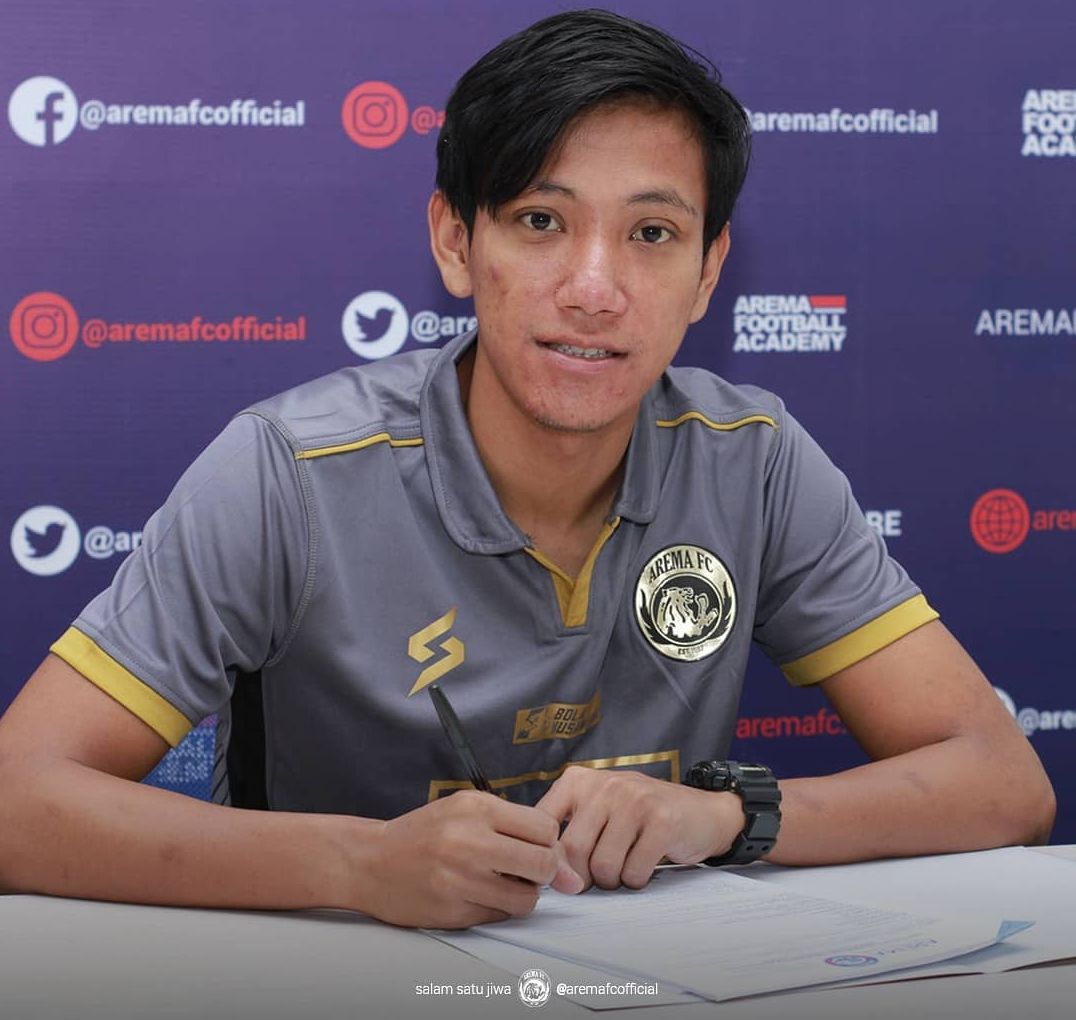 Bek kanan, Syaiful Indra Cahya, saat menandatangani kontrak dengan Arema FC pada Januari 2020.