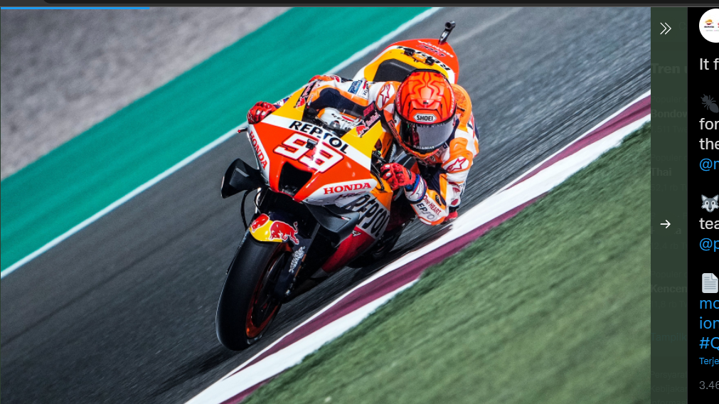 Pembalap Repsol Honda, Marc Marquez, memacu motornya pada hari pertama MotoGP Qatar 2022, Jumat (4/3/2022).