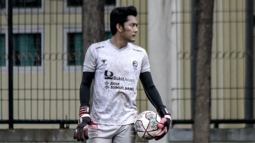 M Rizky Darmawan, kiper Sriwijaya FC di Liga 2 2021-2022.