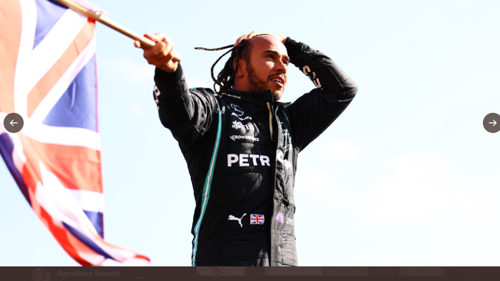 Lewis Hamilton berselebrasi usai memenangi F1 GP Inggris 2021.
