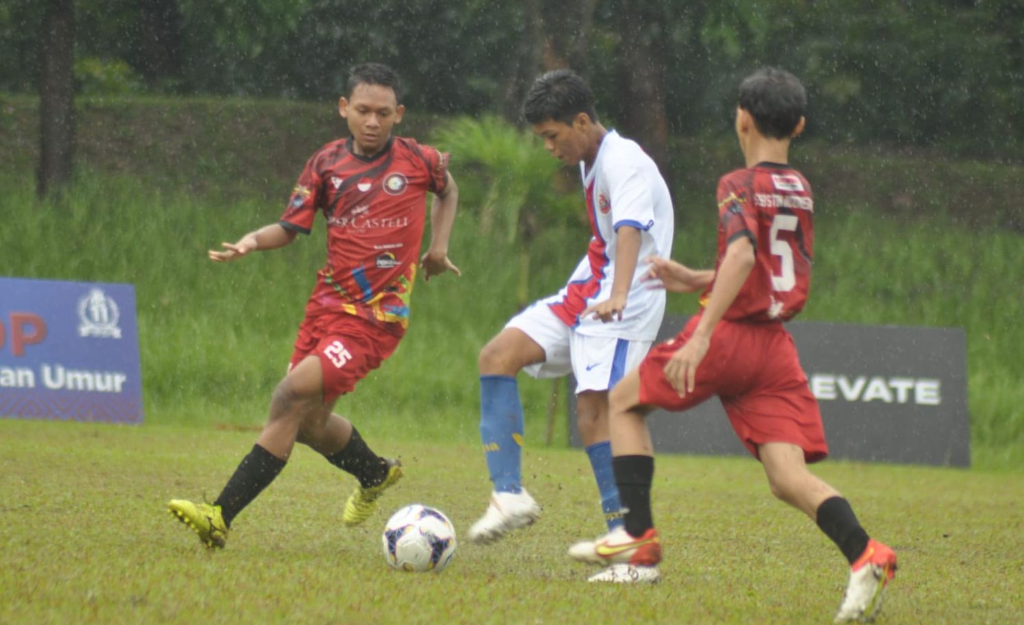 Pertandingan Stoni Indonesia melawan Bonkar FC pada pekan keempat Liga TopSkor U-15 2022-2023.