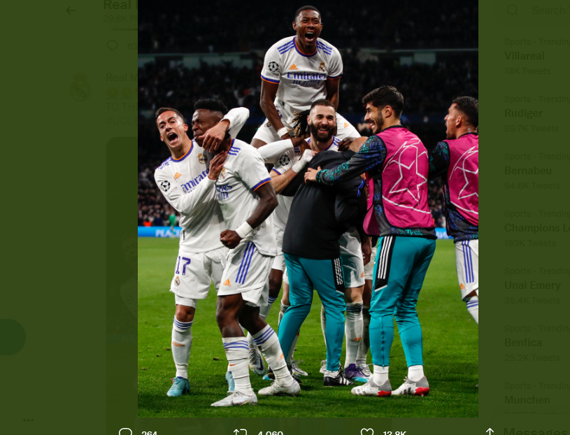 Para pemain Real Madrid merayakan kelolosan mereka ke semifinal Liga Champions usai mendepak Chelsea.