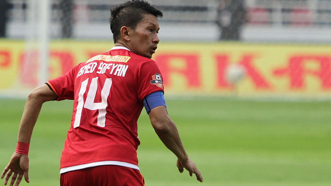 Bek kanan senior Ismed Sofyan saat mengemban tugas sebagai kapten Persija dalam pertandingan Liga 1 2018.
