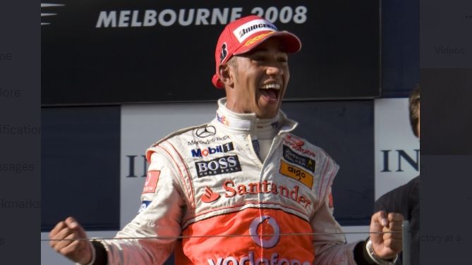 Ekspresi Lewis Hamilton setelah memenangi F1 GP Australia 2008, satu dari lima kemenangan yang diukirnya pada musim itu dan turut membawanya menjadi juara dunia pada akhir musim.