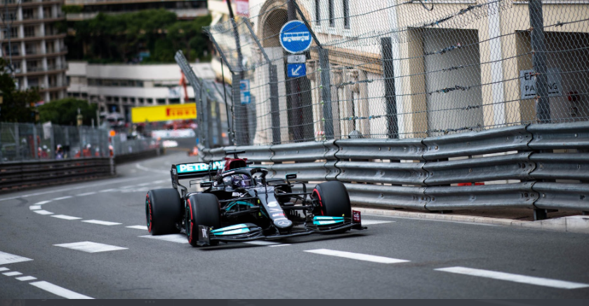 Pembalap Mercedes, Lewis Hamilton, beraksi di F1 GP Monako 2021, Minggu (23/5/2021).