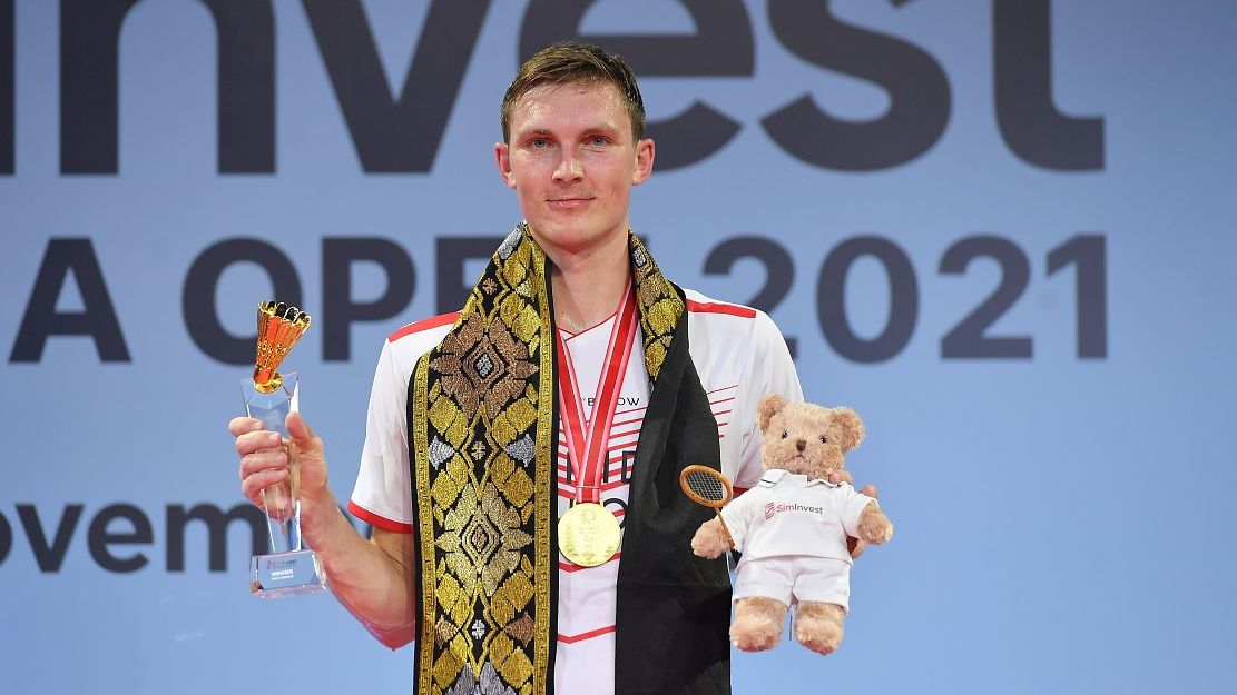 Gelar juara Indonesia Open 2021 turut mengantarkan Viktor Axelsen kembali menyandang status tunggal putra nomor satu dunia, per 30 November 2021.