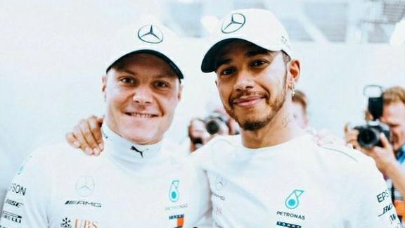 Valtteri Bottas dan Lewis Hamilton pada tahun-tahun awal kebersaman di Mercedes-AMG Petronas. 