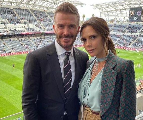 David Beckham dan bersama istrinya, Victoria, saat menghadiri sebuah pertandingan. 