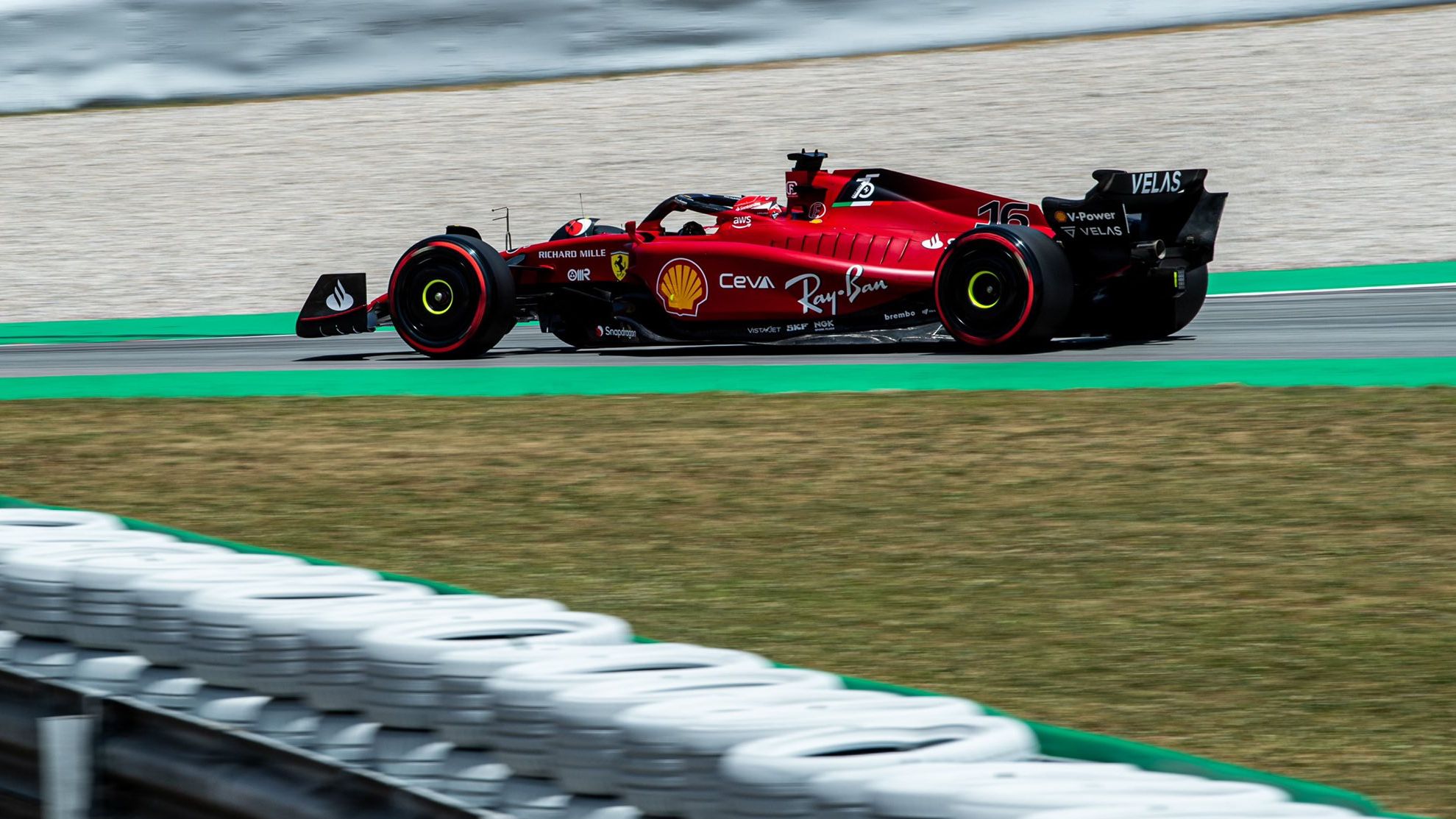 Charles Leclerc (Ferrari) saat tampil dalam sesi kualifikasi F1 GP Spanyol 2022 yang digelar di Sirkuit Catalunya-Barcelona pada Sabtu (21/5/2022).