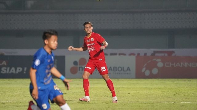 Bek Persija, Rezaldi Hehanussa saat laga lawan PSIS Semarang dalam pekan kedua Liga 1 2021-2022, 12 September 2021.