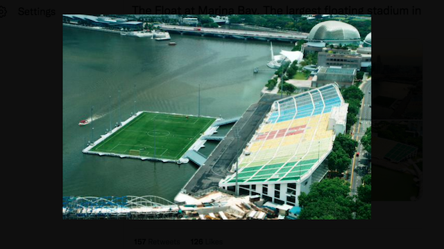Stadion Marina Bay termasuk salah satu stadion aneh di dunia. 
