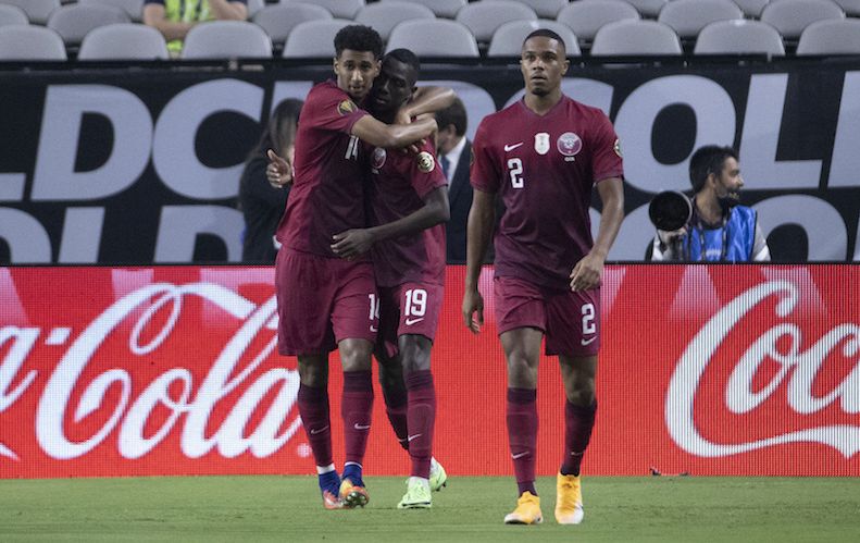 Pemain Qatar merayakan gol Almeoz Ali melawan El Savador pada perempat final Piala Emas CONCACAF 2021, Minggu (25/7/2021). 