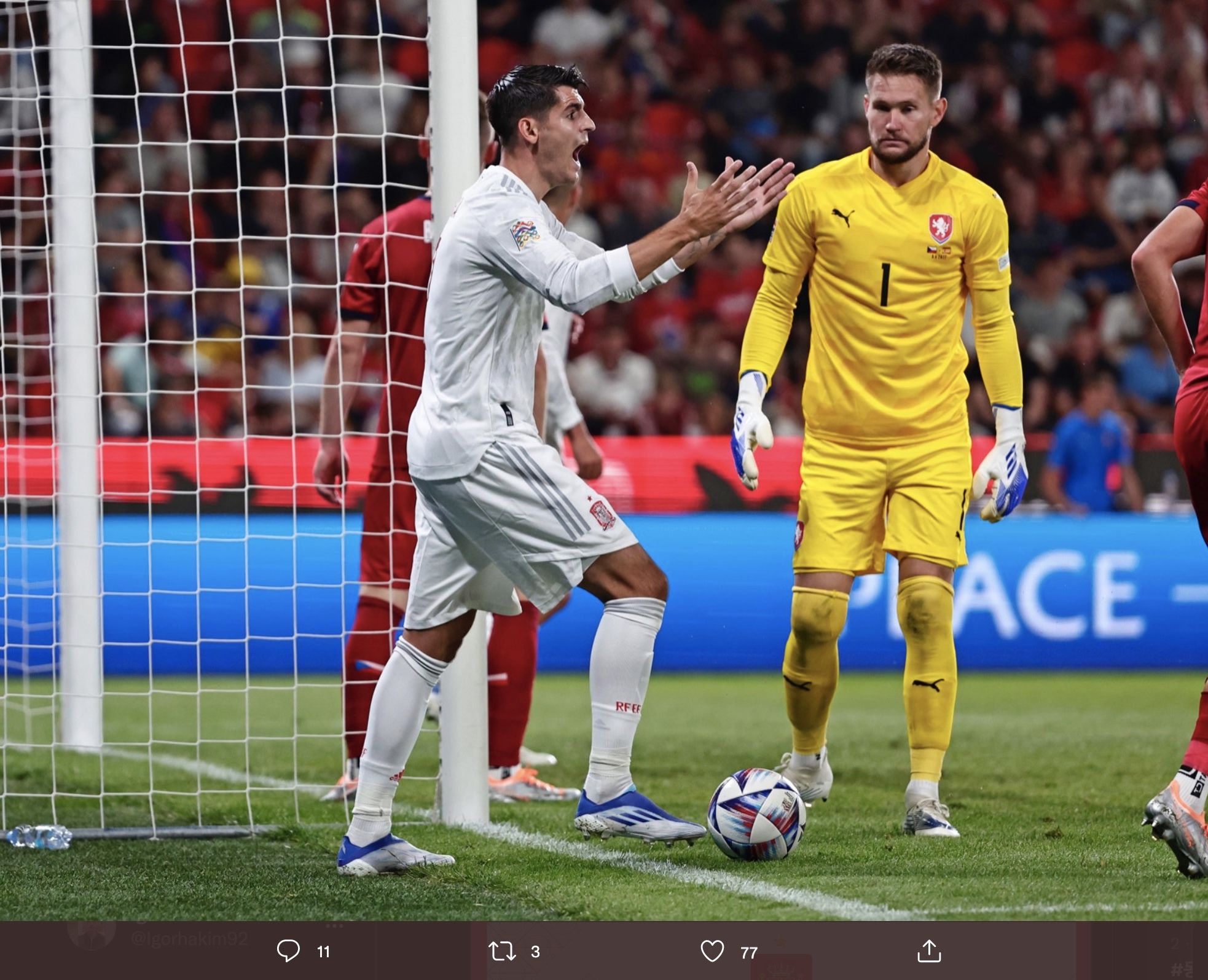 UEFA Nations League, Republik Ceko vs Spanyol: Alvaro Morata memprotes keputusan wasit (6/6/2022).