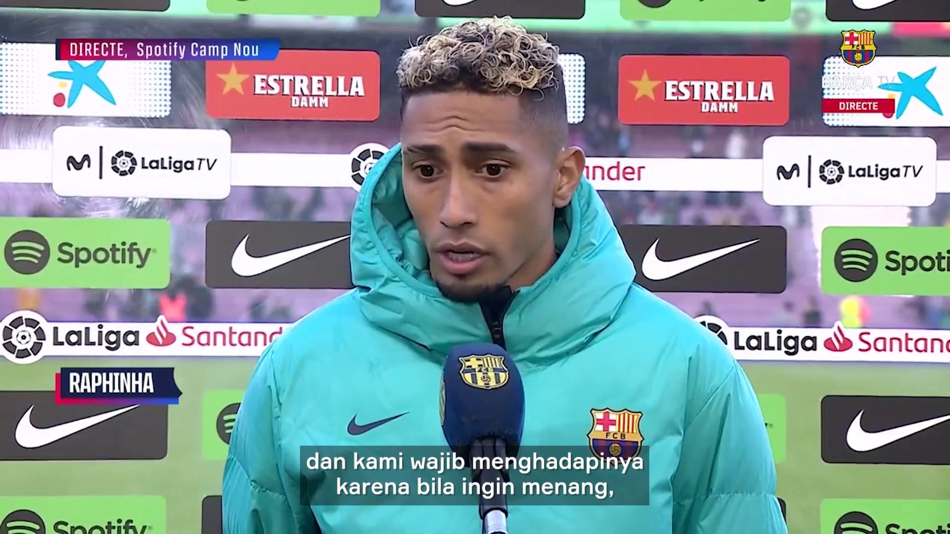 Raphinha ketika diwawancarai setelah laga Barcelona vs Valencia (5/3/2023). (One Football)