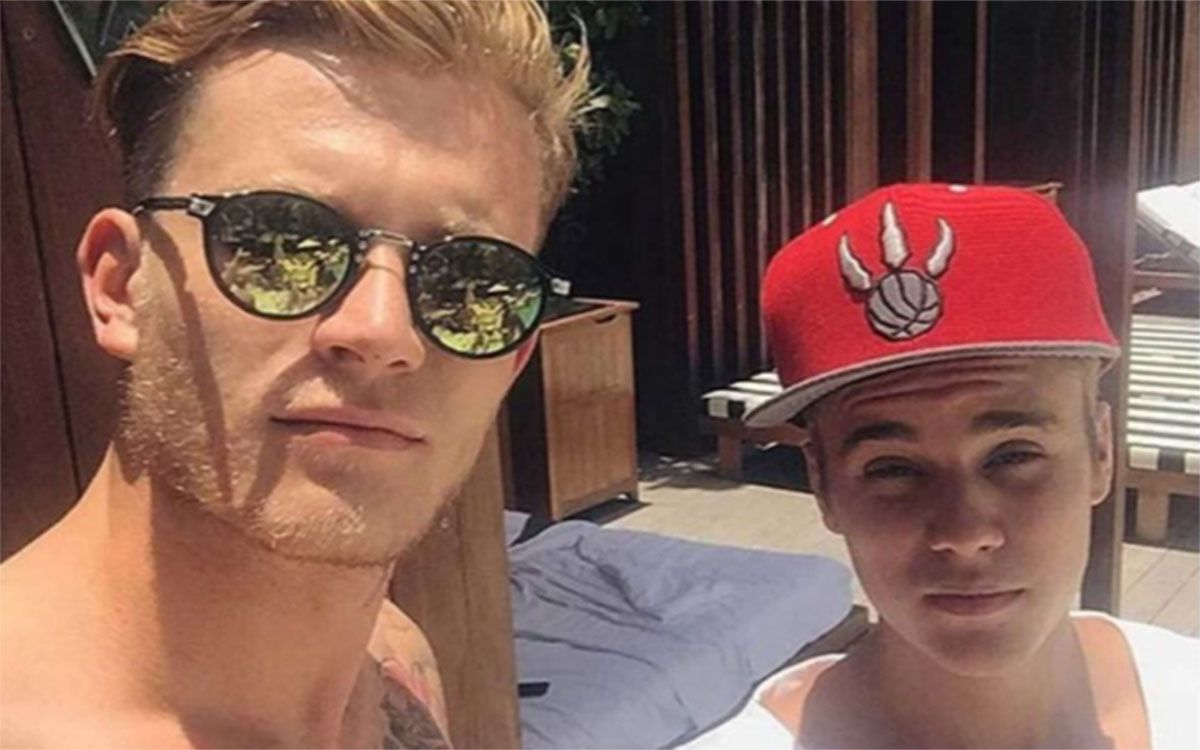 Kiper Loris Karius dan penyanyi pop Justin Bieber bertemu saat liburan di Miami AS.  foto instagram @loriskarius21