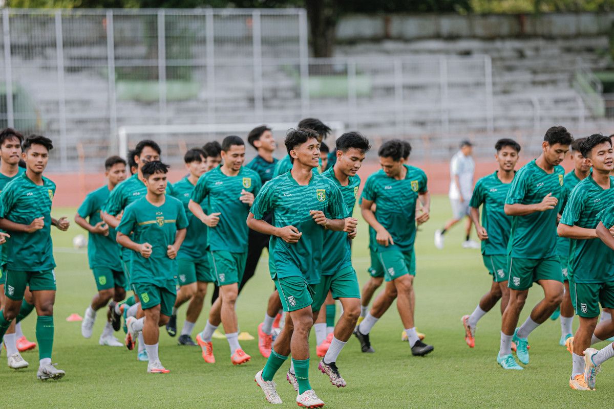 persebaya latihan.jpg