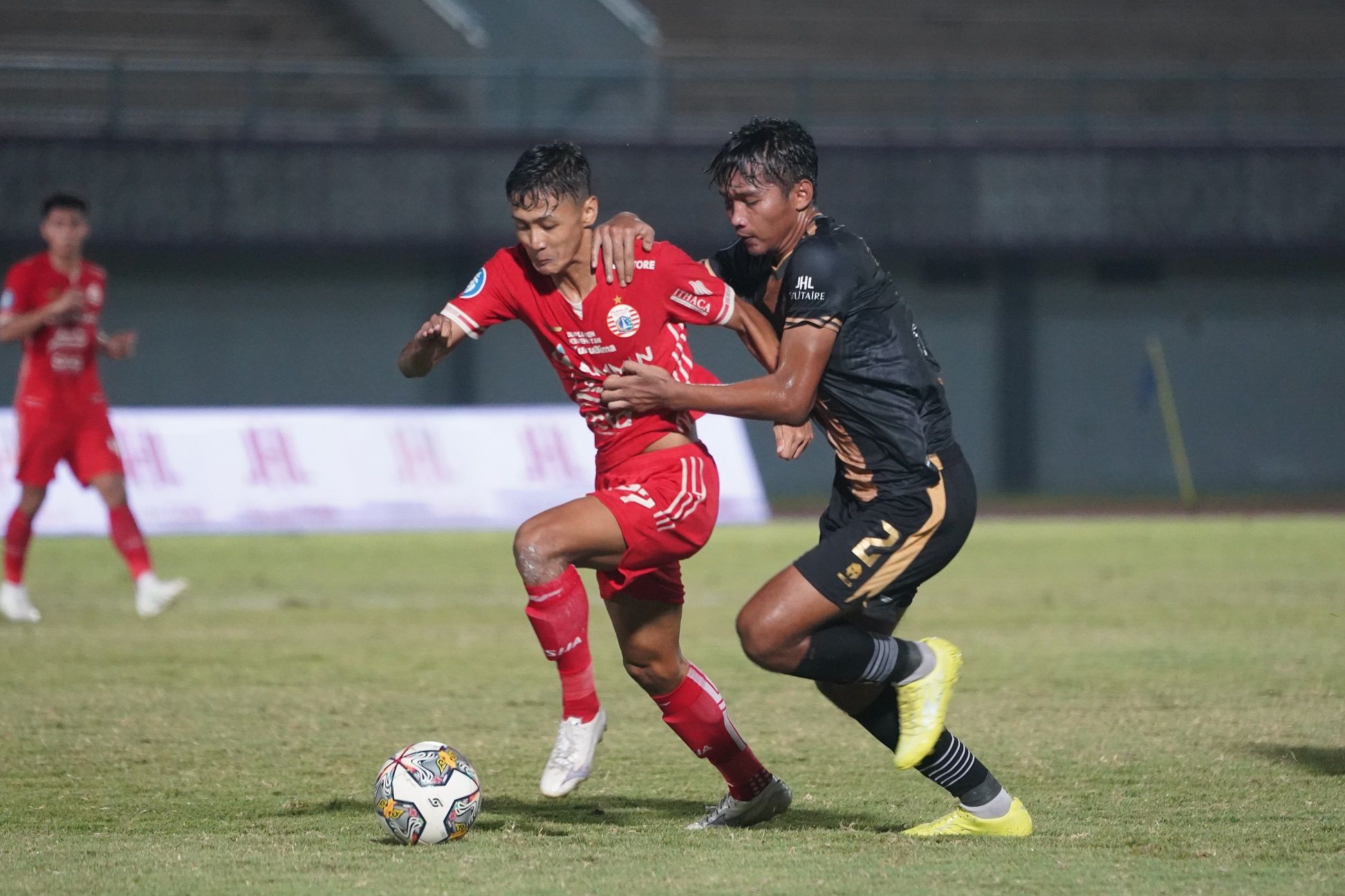 persija vs dewa - Dony Tri pamungkas vs M Zaenuri - Skor.id.jpg